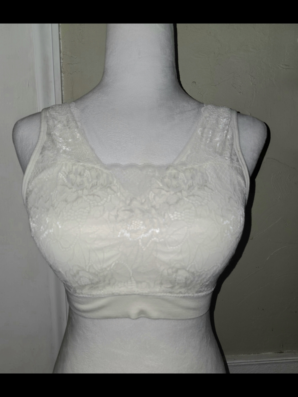 Breezies Women's Size Medium White Adjustable Bra with Lace Trim